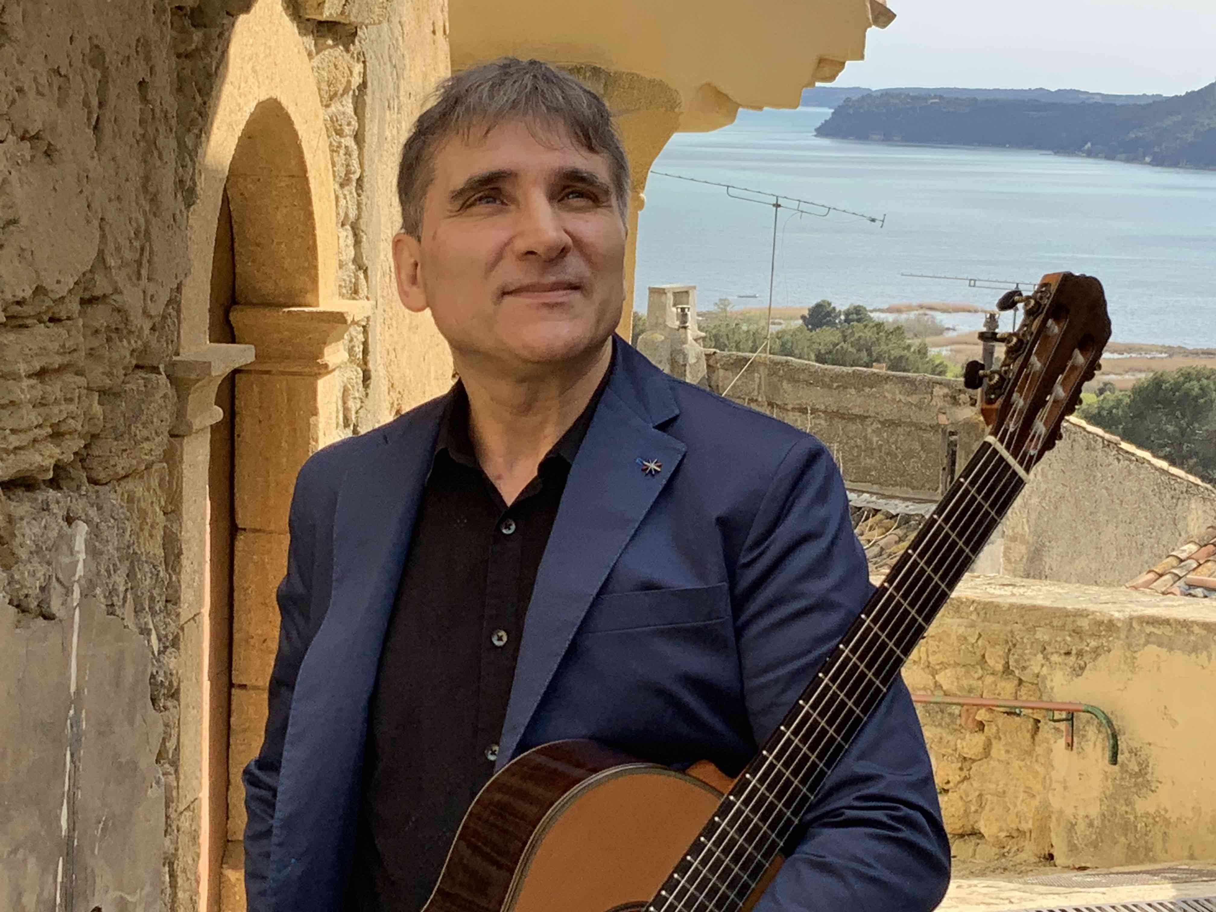 LASSICAL GUITAR RECITAL & COMMENTARY WITH ARTHUR DENTE
